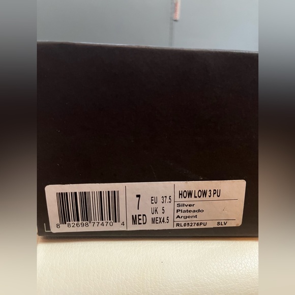 Like New Kenneth Cole silver studded flats 7M - Picture 7 of 7